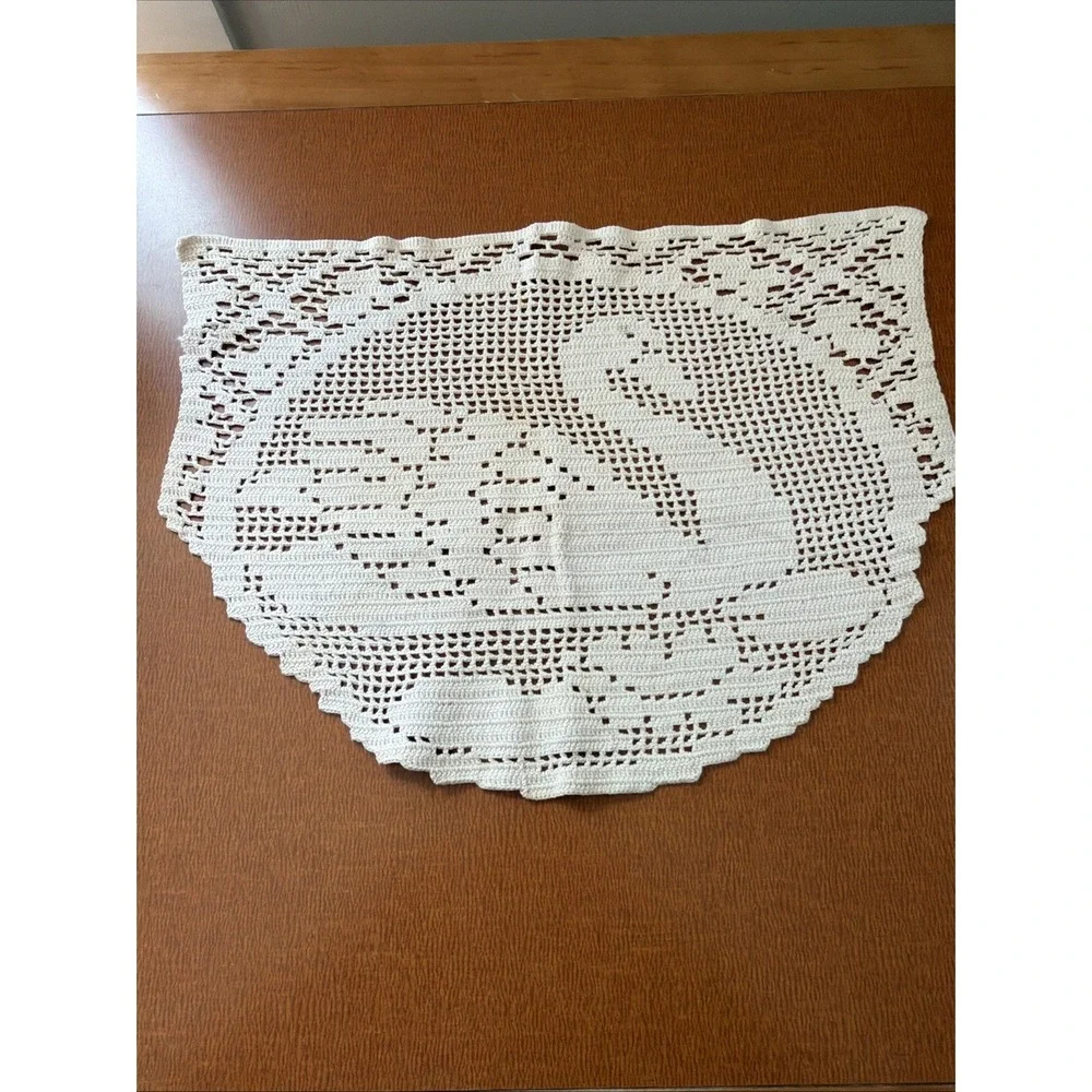 Vintage Swan Crochet Handmade Doily Table Topper 16.5